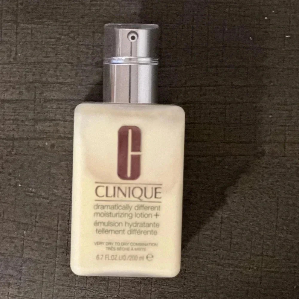 NWT $49 6.7oz Clinique Dramatically Different Moisturizing Face Lotion+Pump - Picture 8 of 9